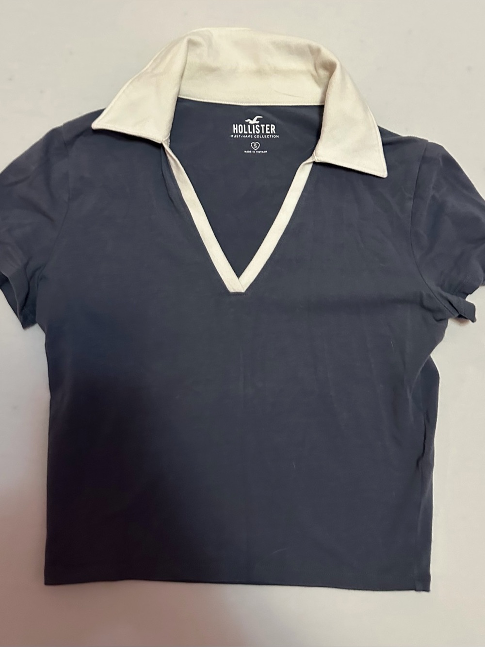 Hollister Navy Short-Sleeve V-Neck Polo with Cream Contrast Collar